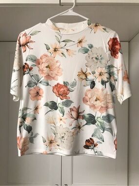Floral Mock-Neck Ribbed Short Sleeve Top in Cream XL